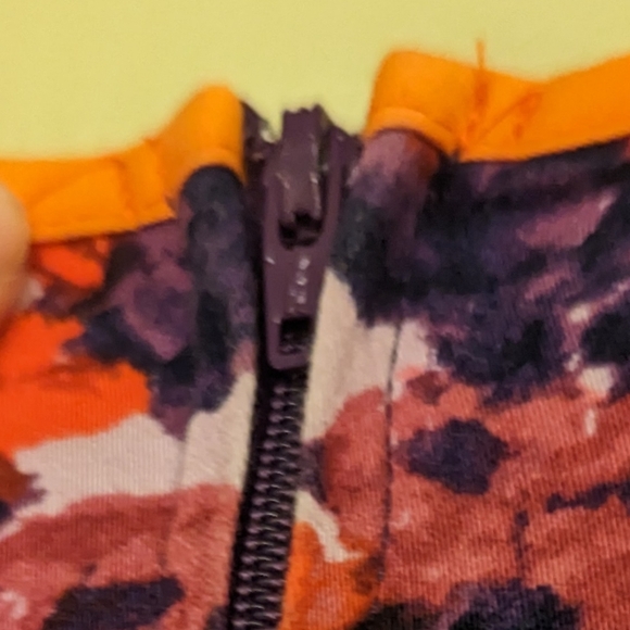 PINUP COUTURE Floral long sleeve midi dress heart neckline and gathered detail - Picture 11 of 16